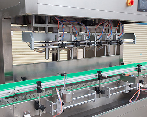 植物油灌裝機(jī)可算沒(méi)白等，品質(zhì)好良心價(jià)